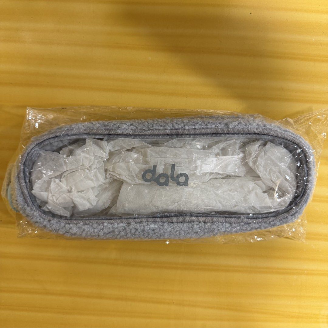 Dala teddy travel case (makeup brush pouch) (Category: Purses & Pouches) located in Quezon City. Submitted by s.haaa (Listing ID 1469816931, Image 1). Description: dala makeup brush case (no brush included) bnew rfs: i have one in pink na.