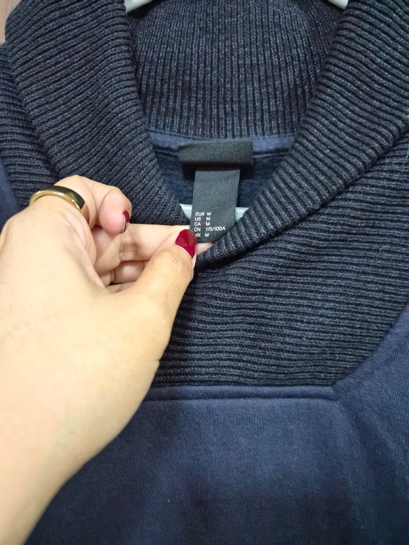 Dark Blue Shawl Collar Sweatshirt Size M (Category: Coats, Jackets and Outerwear) located in Paranaque City. Submitted by lovelife.312 (Listing ID 1469843453, Image 2). Description: ***PLEASE READ CAREFULLY*** - decluttering room - sample picture #4 when worn MAILING AND DELIVERY: - Meet up only SM City Sucat, Uptown Mall BGC and Ayala Malls by the Bay. - After lunch time 1pm onward. - If you prefer delivery, buyer will book courier and shoulder 