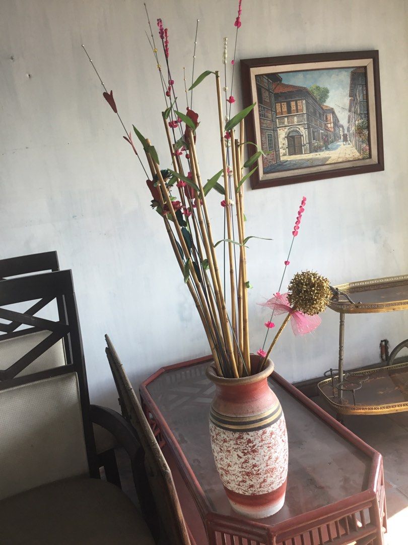 Decorative Ceramic Vase with Dried Bamboo Sticks (Category: Vases & Decorative Bowls) located in Manila. Submitted by roberto.enriquez (Listing ID 1469816562, Image 1). Description: - Ceramic vase with red/white speckled pattern and dark striped bands - Includes tall bamboo sticks and decorative floral stems - Ideal centerpiece for living rooms or dining areas - Adds an instant elegant touch to any home setup - Condition: Excellent / Ready to dis
