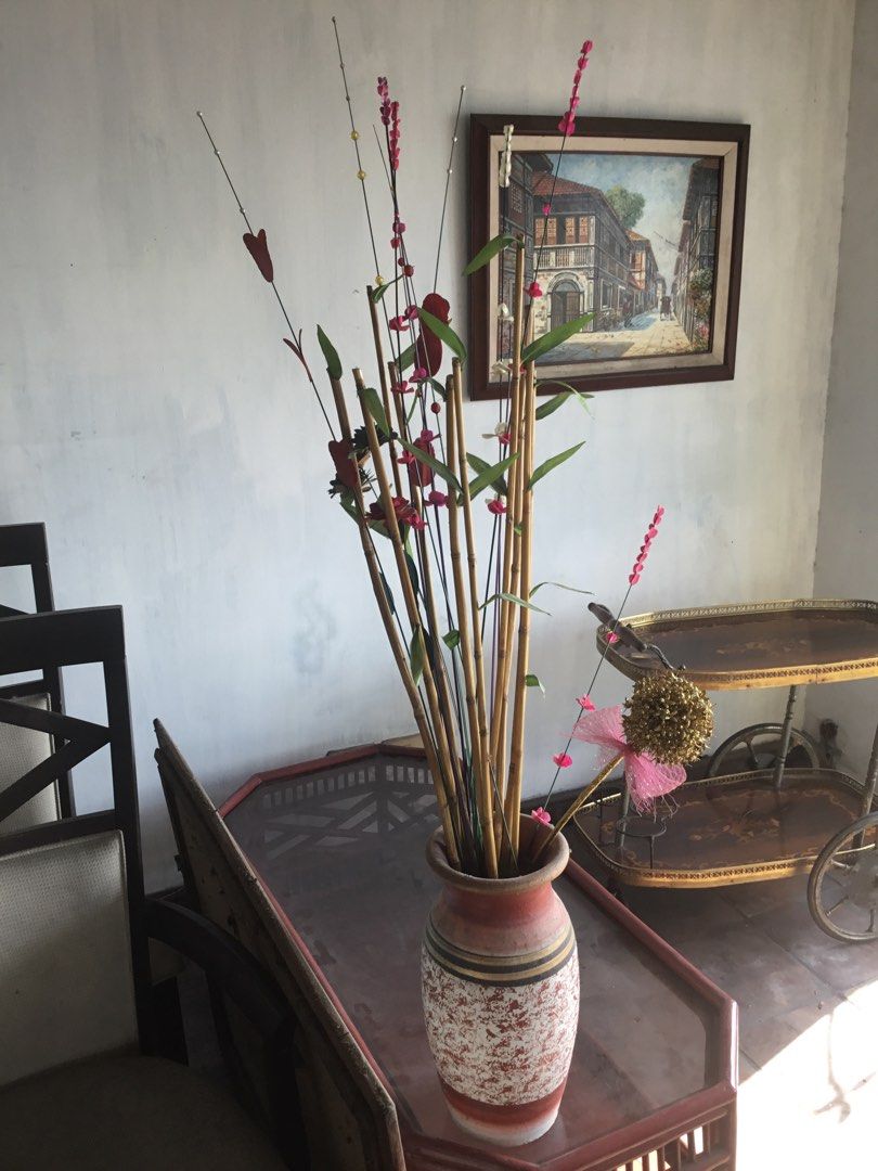 Decorative Ceramic Vase with Dried Bamboo Sticks (Category: Vases & Decorative Bowls) located in Manila. Submitted by roberto.enriquez (Listing ID 1469816562, Image 2). Description: - Ceramic vase with red/white speckled pattern and dark striped bands - Includes tall bamboo sticks and decorative floral stems - Ideal centerpiece for living rooms or dining areas - Adds an instant elegant touch to any home setup - Condition: Excellent / Ready to dis