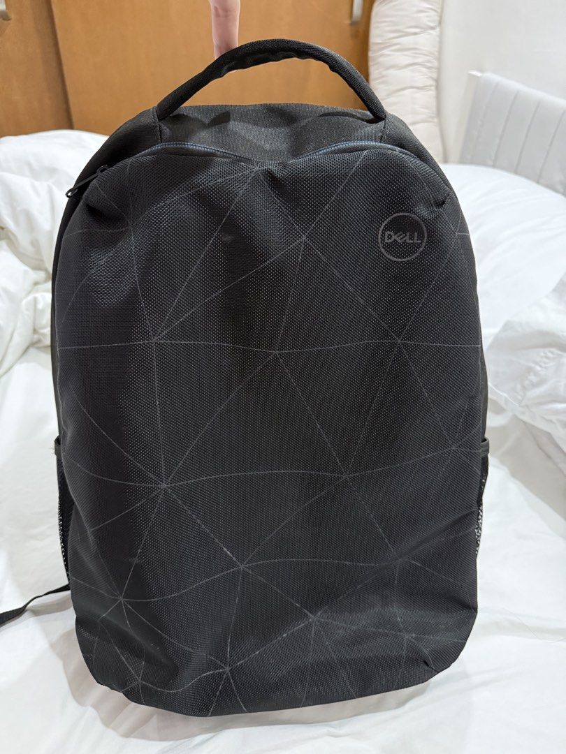 Dell Laptop Bag (Category: Laptop Bags & Sleeves) located in Paranaque City. Submitted by justinaaa_ (Listing ID 1469926289, Image 1). Description: No issue.