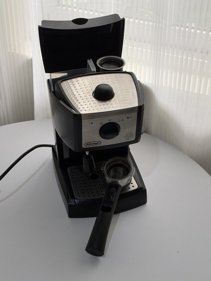 DeLonghi Espresso Machine (Category: Coffee Machines & Makers) located in Quezon City. Submitted by itsyvrae (Listing ID 1469768382, Image 2). Description: .