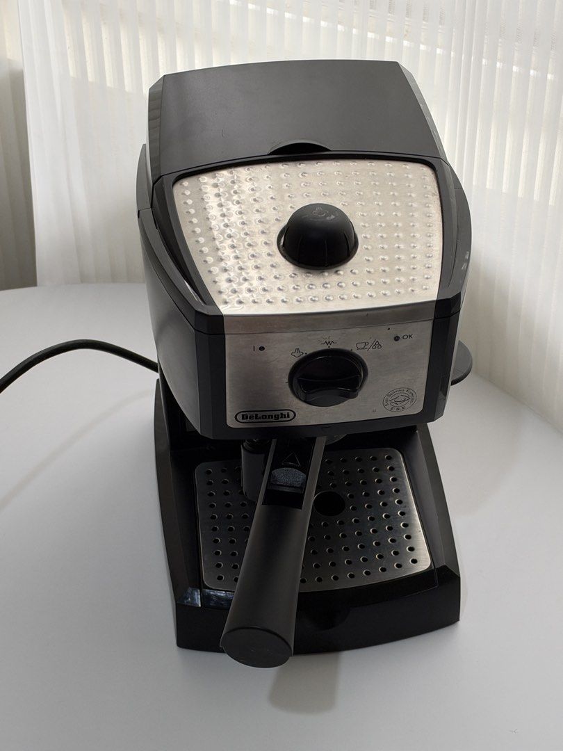DeLonghi Espresso Machine (Category: Coffee Machines & Makers) located in Quezon City. Submitted by itsyvrae (Listing ID 1469768382, Image 1). Description: .