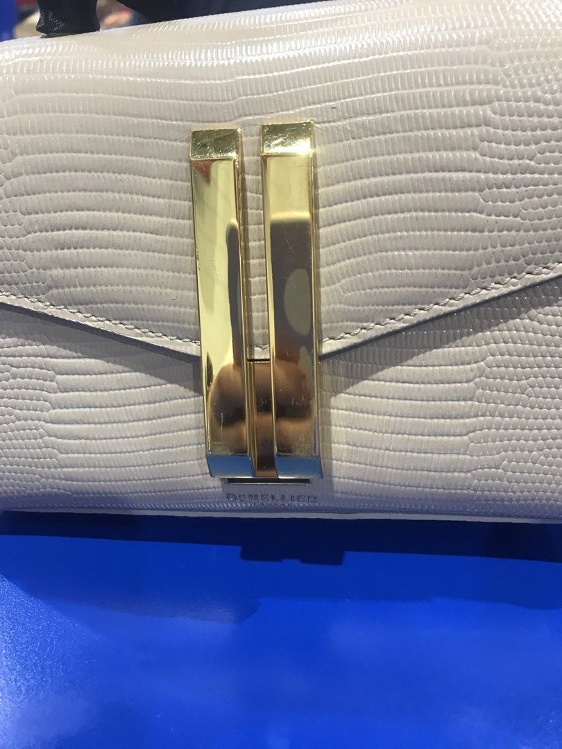 Demellier (Category: Purses & Pouches) located in Balete No 2. Submitted by troyesybang (Listing ID 1469887758, Image 3). Description: Mini handbag No strap X sensi Bawal sa maselan.