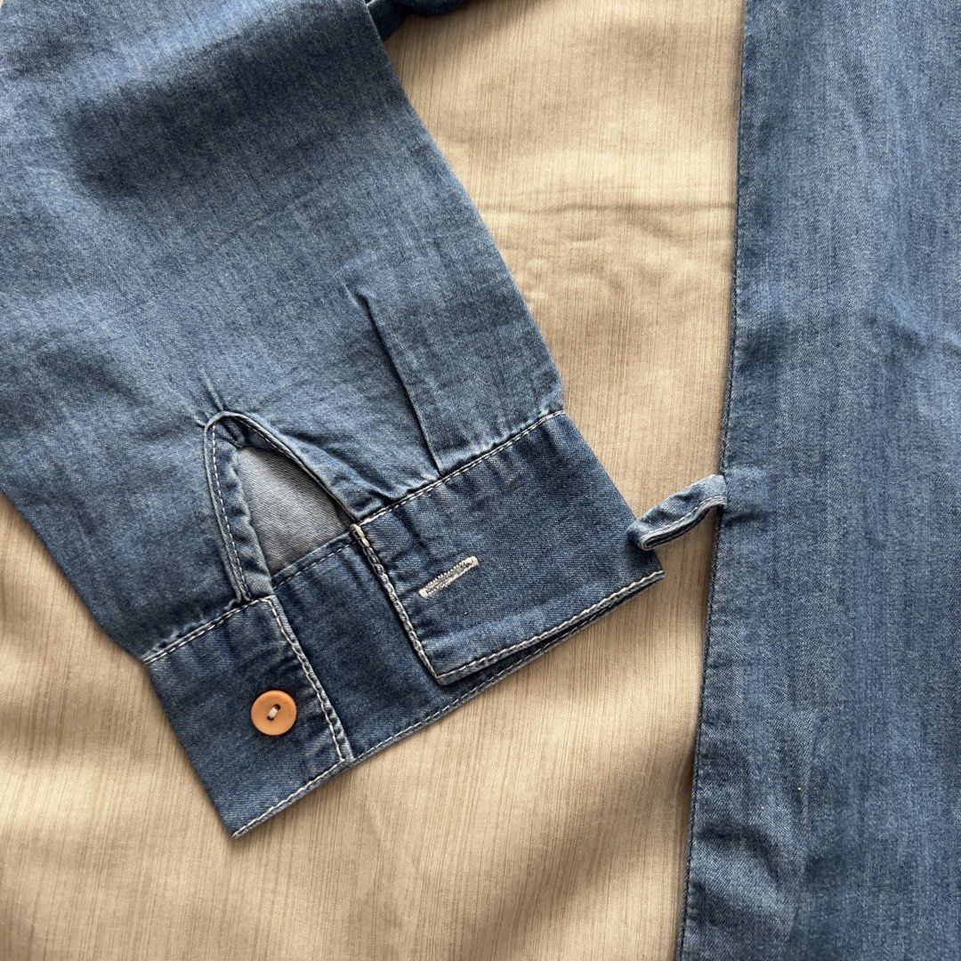 Denim Dress Button Front V-Neck Long Sleeve (Category: Dresses) located in Pasig City. Submitted by jenscloset86 (Listing ID 1469907227, Image 2). Description: EXCELLENT CONDITION! Size: MEDIUM • No belt included. Measurement: Shoulder: 15.5” Bust: 37” Length: 33” Sleeve: 23”.
