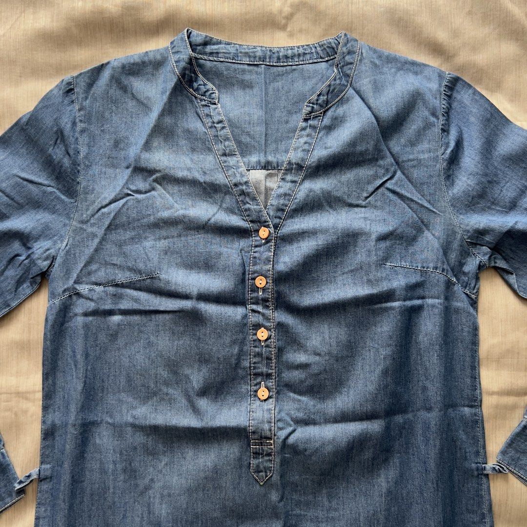 Denim Dress Button Front V-Neck Long Sleeve (Category: Dresses) located in Pasig City. Submitted by jenscloset86 (Listing ID 1469907227, Image 3). Description: EXCELLENT CONDITION! Size: MEDIUM • No belt included. Measurement: Shoulder: 15.5” Bust: 37” Length: 33” Sleeve: 23”.