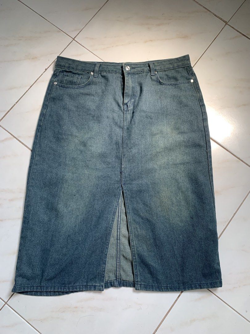 Denim long skirt (Category: Skirts) located in Manila. Submitted by eya_999 (Listing ID 1469812452, Image 1). Description: .