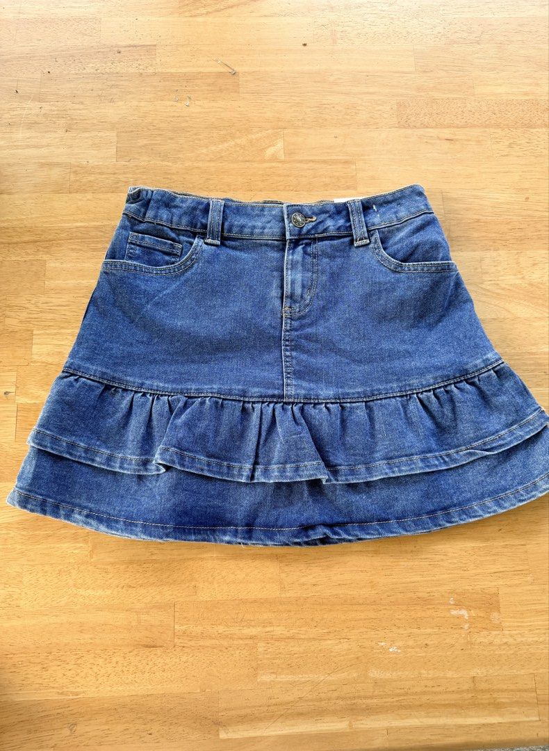 denim ruffle skort size 14 (Category: Skirts) located in Agdangan. Submitted by onahhhh (Listing ID 1469773458, Image 1). Description: - Brand: Zara - Size: 14 (with adjustable inner elastic waistband for custom fit) - Color: Classic blue denim - Style: Flared tiered skirt with double ruffle hem - Features: Five-pocket styling, belt loops, and front button closure - Condition: Great wardrobe staple, easy to pair with tees or sweaters.