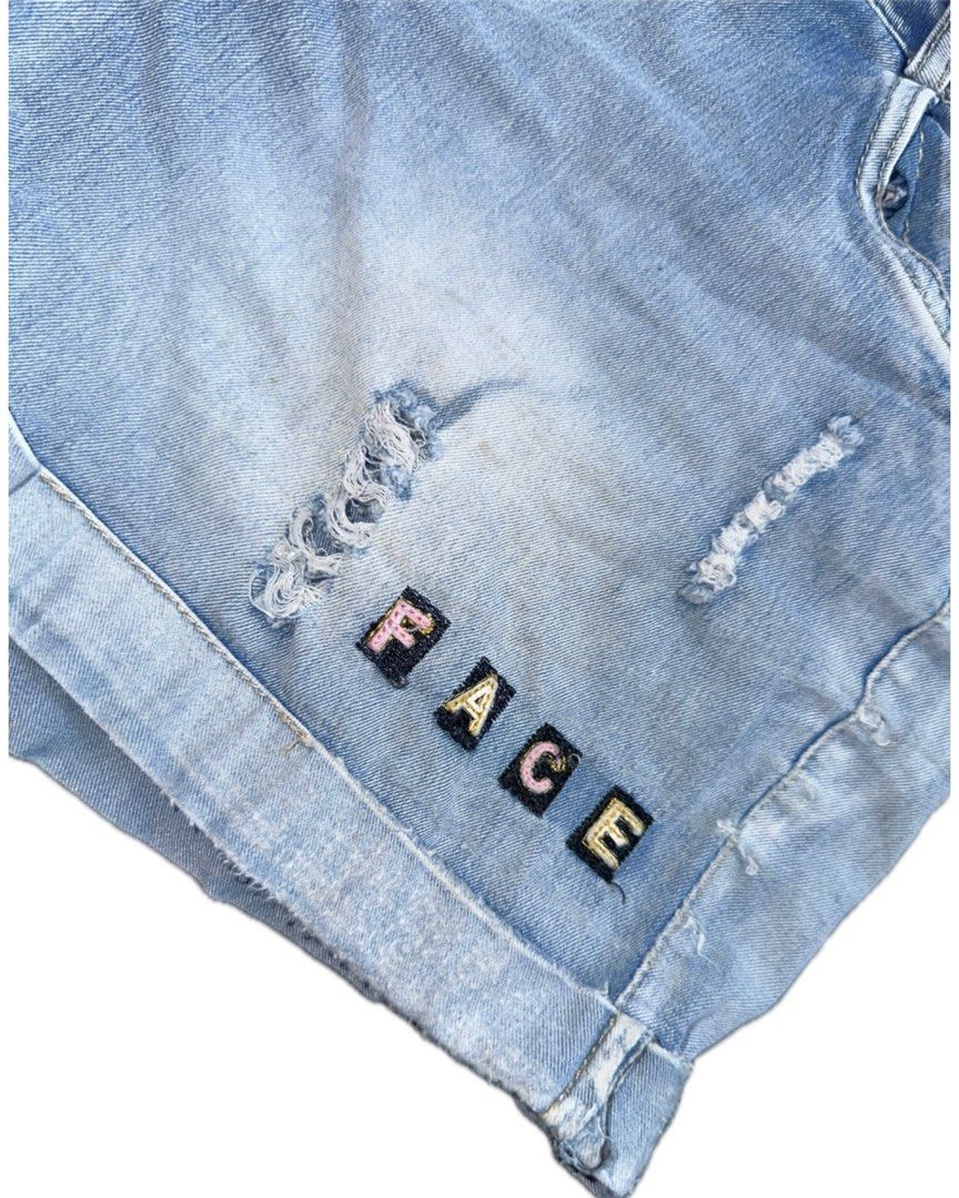 Denim Shorts (Category: Shorts) located in Bacoor. Submitted by pickedbykoko (Listing ID 1469790652, Image 3). Description: Waist: 32 inches Length: 11.5 inches Condition: Fair Flaws are shown in the 3rd and 4th pic Colors may appear slightly different depending on lighting and your screen. 🏷 ₱58.00 Code: K29.