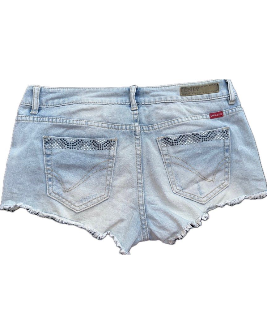 Denim Shorts (Category: Shorts) located in Bacoor. Submitted by pickedbykoko (Listing ID 1469790962, Image 2). Description: Brand: ONLY Waist: 30-31 inches Length: 8 inches Condition: Very Good Colors may appear slightly different depending on lighting and your screen. 🏷 ₱128.00 Code: K30.