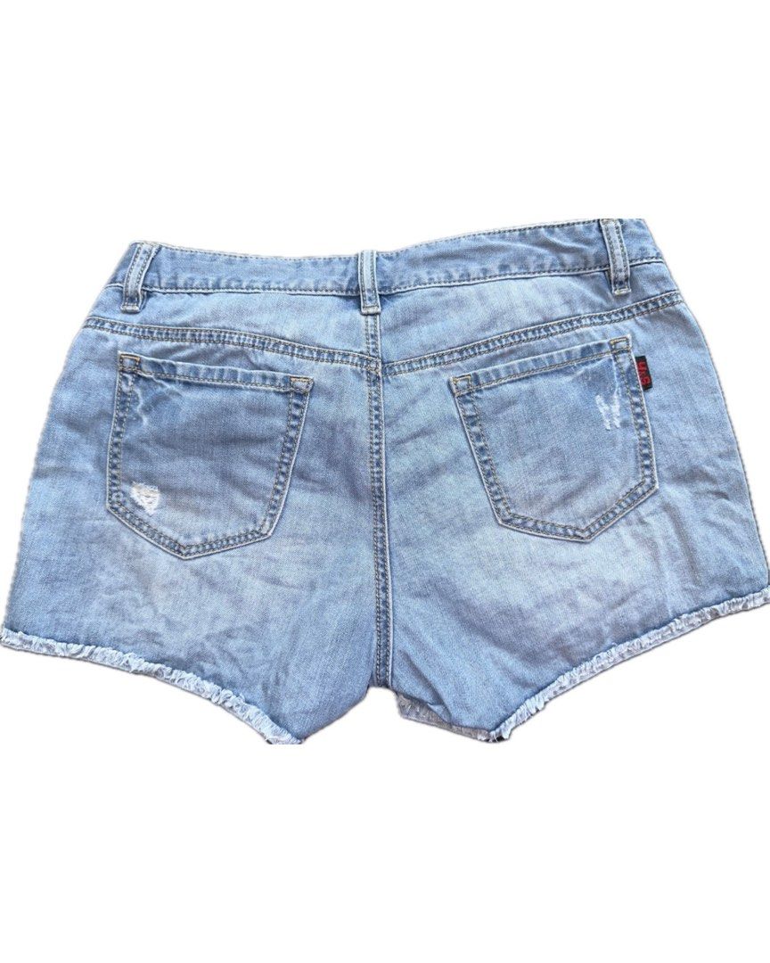 Denim Shorts (Category: Shorts) located in Bacoor. Submitted by pickedbykoko (Listing ID 1469792432, Image 2). Description: Waist: 30 inches Length: 10 inches Condition: Fair Flaws: stain is shown in the 3rd photo Colors may appear slightly different depending on lighting and your screen. 🏷 ₱68.00 Code: K34.
