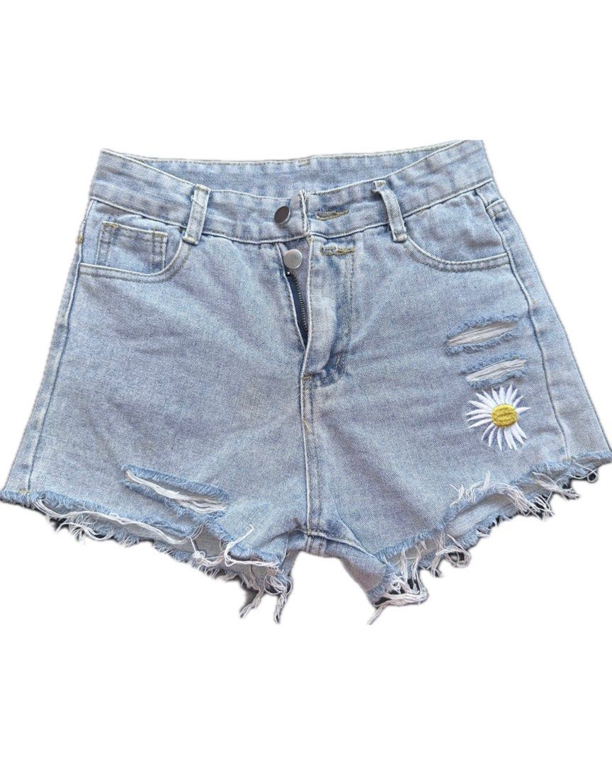 Denim Shorts with flower details (Category: Shorts) located in Bacoor. Submitted by pickedbykoko (Listing ID 1469791399, Image 1). Description: Waist: 26 inches Length: 12 inches Condition: Very Good Flaws: Stain is shown in the 3rd photo Colors may appear slightly different depending on lighting and your screen. 🏷 ₱78.00 Code: K31.