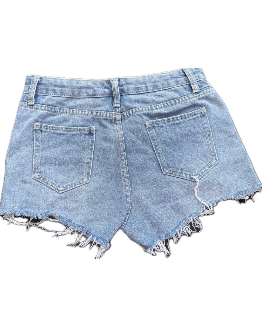 Denim Shorts with lace details (Category: Shorts) located in Bacoor. Submitted by pickedbykoko (Listing ID 1469792768, Image 2). Description: Waist: 27- 28 inches Length: 10 inches Condition: Excellent Colors may appear slightly different depending on lighting and your screen. 🏷 ₱98.00 Code: K35.
