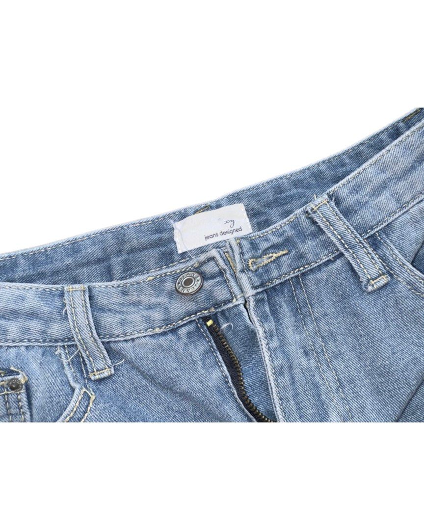 Denim Shorts with lace details (Category: Shorts) located in Bacoor. Submitted by pickedbykoko (Listing ID 1469792768, Image 3). Description: Waist: 27- 28 inches Length: 10 inches Condition: Excellent Colors may appear slightly different depending on lighting and your screen. 🏷 ₱98.00 Code: K35.