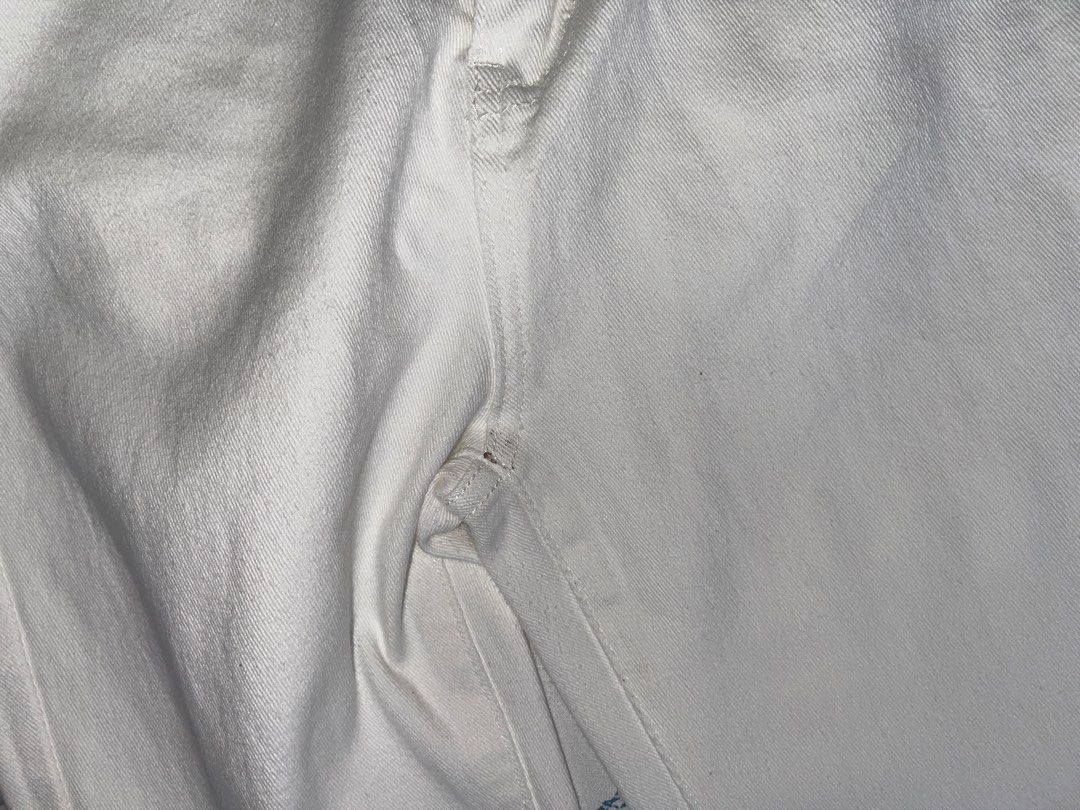 Denim White Skinny Pants (Category: Jeans) located in Malolos. Submitted by xoxoche_n (Listing ID 1469935009, Image 3). Description: Fits 25-28" waistline Has small *washable* stains (pls see 3rd and 4th slide).