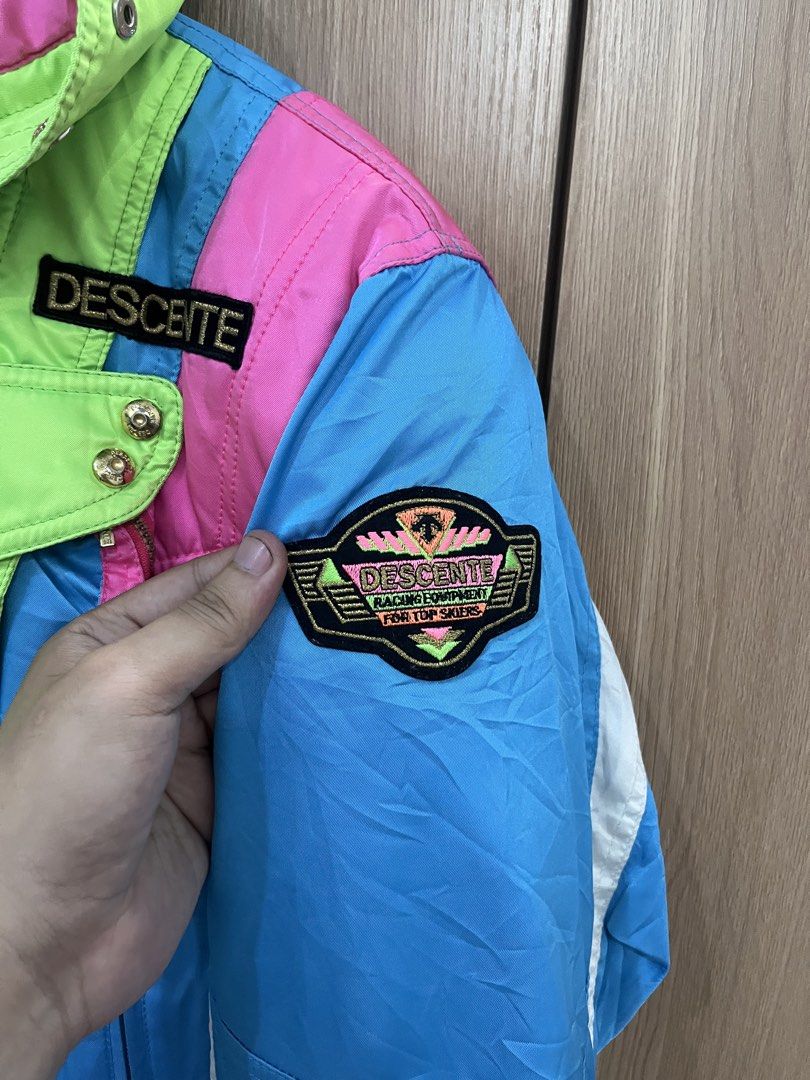 Descente Racing Jacket (Category: Coats, Jackets and Outerwear) located in Mandaluyong City. Submitted by tatin_abad07 (Listing ID 1469869502, Image 3). Description: Descente Racing Jacket (Women) Medium, 21x23 Condition: 10/10 ₱550.00.
