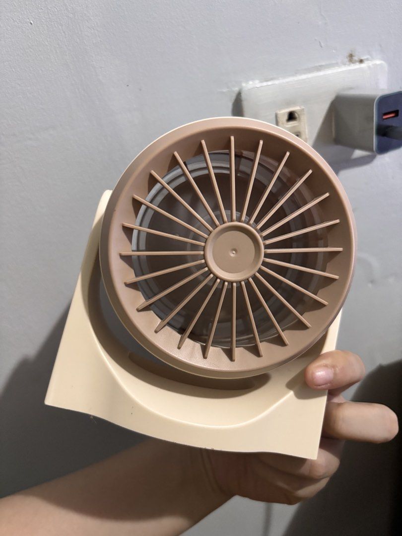 desk fan / used once only. rfs. duplicate order (Category: Fans) located in Caloocan City. Submitted by declutter.oli (Listing ID 1469923683, Image 2). Description: used only 2 hrs. rfs. niregaluhan ako ng boyfriend ko surprisedly ng kaparehas neto. .