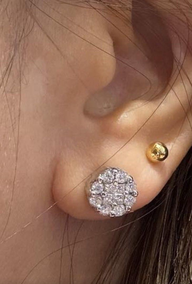 Diamond earrings (Category: Earrings) located in Pasay City. Submitted by ms0718 (Listing ID 1469890909, Image 2). Description: 18k 2nd generation diamond earrings natural diamonds aprox 1 carat total for serious buyers only.