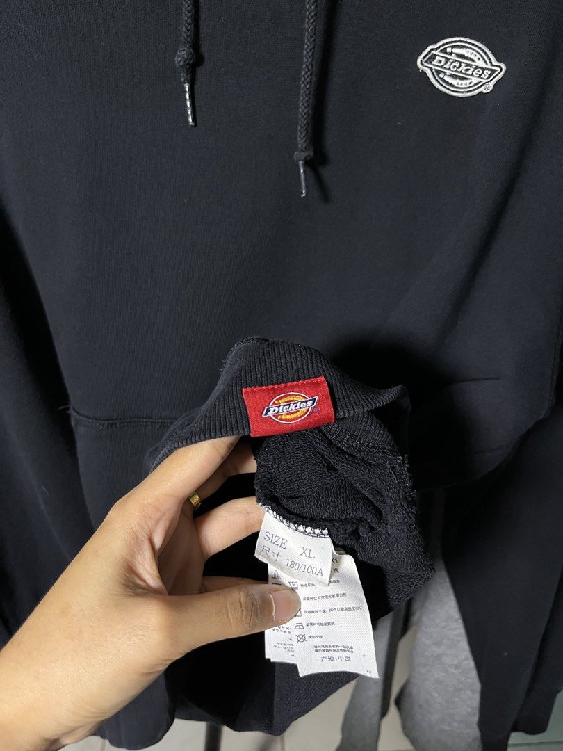 DICKIES (Category: Announcements) located in Lipa City. Submitted by nadssy.141 (Listing ID 1469928819, Image 3). Description: DICKIES🔥 (embroidered) Size Large (23x27) Complete tags As New Condition NO ISSUE 10/10 color rate.