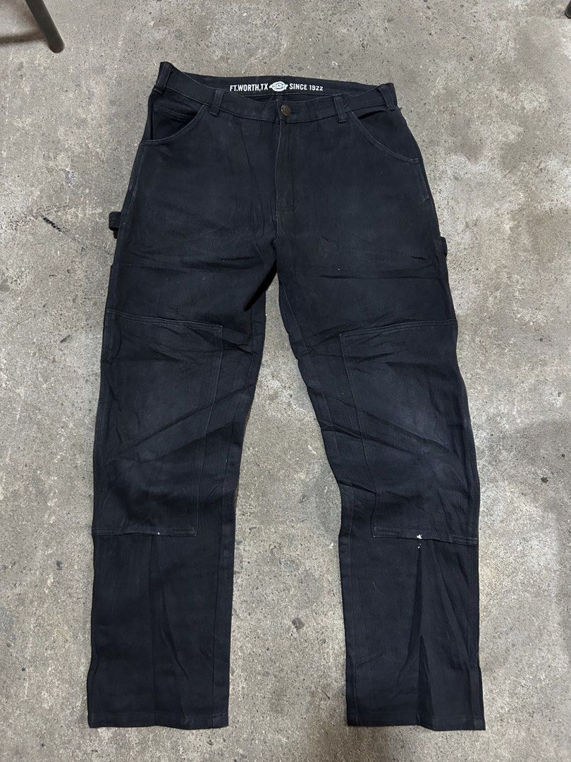 Dickies Black Cargo Carpenter 🔥 (Category: Jeans) located in Jinoba-an. Submitted by eegiboy (Listing ID 1469782239, Image 1). Description: - Brand: Dickies - Color: Black - Size: Waist 32 - Fit: Classic relaxed workwear style - Material: Thick, durable cotton - Features: Multiple utility pockets and hammer loop - Condition: Good, with a slight fade from washing - Style: Great streetwear staple Wts: Dickies Double knee 🔥 Carpenter pants 🥵 Size