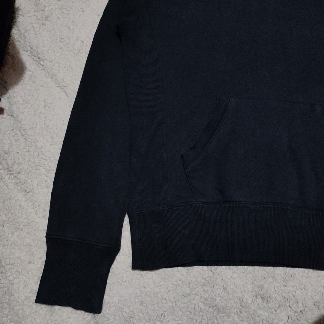 Dickies Black Pullover Hoodie with Front Pocket (Category: Hoodies) located in Manila. Submitted by anthonyg01 (Listing ID 1469816652, Image 3). Description: Color may vary due to lighting Length: 25 inches Width: 21 inches Price: 400 pesos Condition: 8.7/10 Issues: slight color fading PM if interested or for inquiries Meetups within MANILA only Can do shipping at buyers expense.