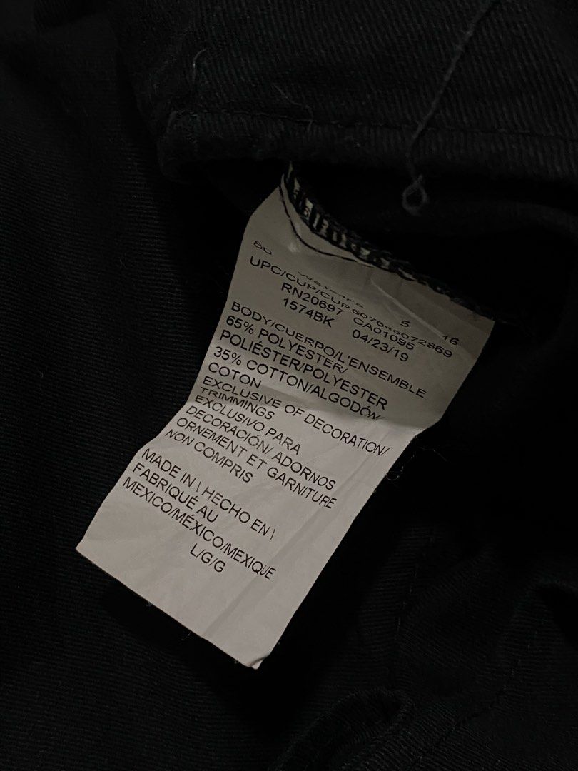 Dickies Black Short Sleeve Work Shirt (Category: Tshirts & Polo Shirts ) located in Manila. Submitted by urboycee (Listing ID 1469907923, Image 3). Description: - Brand: Dickies - Size: L - Color: Classic Black - Material: 65% polyester, 35% cotton (durable blend) - Design: Short sleeves, standard button-up front, dual chest pockets with button flaps - Condition: Clean, staple piece for daily wear or casual layering.