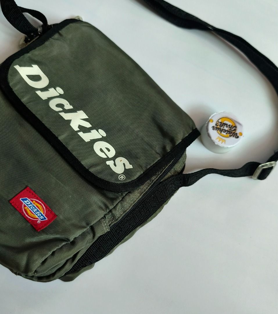 Dickies Logotape Square Shoulder Bag / Mini Messenger Bag (Category: Sling Bags) located in Manapla. Submitted by gentleturtle_3dc683 (Listing ID 1469920900, Image 2). Description: Dickies Logotape Square Shoulder Bag / Mini Messenger Bag 💵 ₱ 479 📏 Size: 9 x 10 ½ 🎨 Color Rate: 9.5 /10 or better ✨ Condition: Great Pre-loved thrifted item. 💬 Message us for inquiries!.