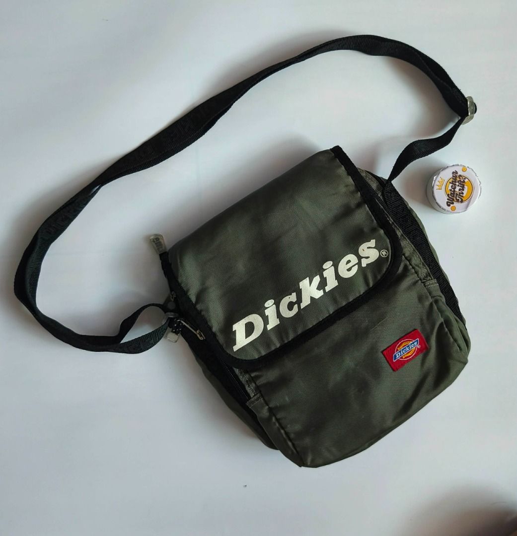 Dickies Logotape Square Shoulder Bag / Mini Messenger Bag (Category: Sling Bags) located in Manapla. Submitted by gentleturtle_3dc683 (Listing ID 1469920900, Image 1). Description: Dickies Logotape Square Shoulder Bag / Mini Messenger Bag 💵 ₱ 479 📏 Size: 9 x 10 ½ 🎨 Color Rate: 9.5 /10 or better ✨ Condition: Great Pre-loved thrifted item. 💬 Message us for inquiries!.