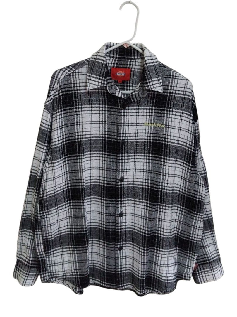Dickies Oversized Plaid Flannel Shirt Jacket (Category: Tshirts & Polo Shirts ) located in Pasig City. Submitted by hustlexcurate (Listing ID 1469823108, Image 1). Description: Dickies Oversized Plaid Flannel Shirt Jacket Size MEDIUM on tag fits XL Dimensions: 24X30.
