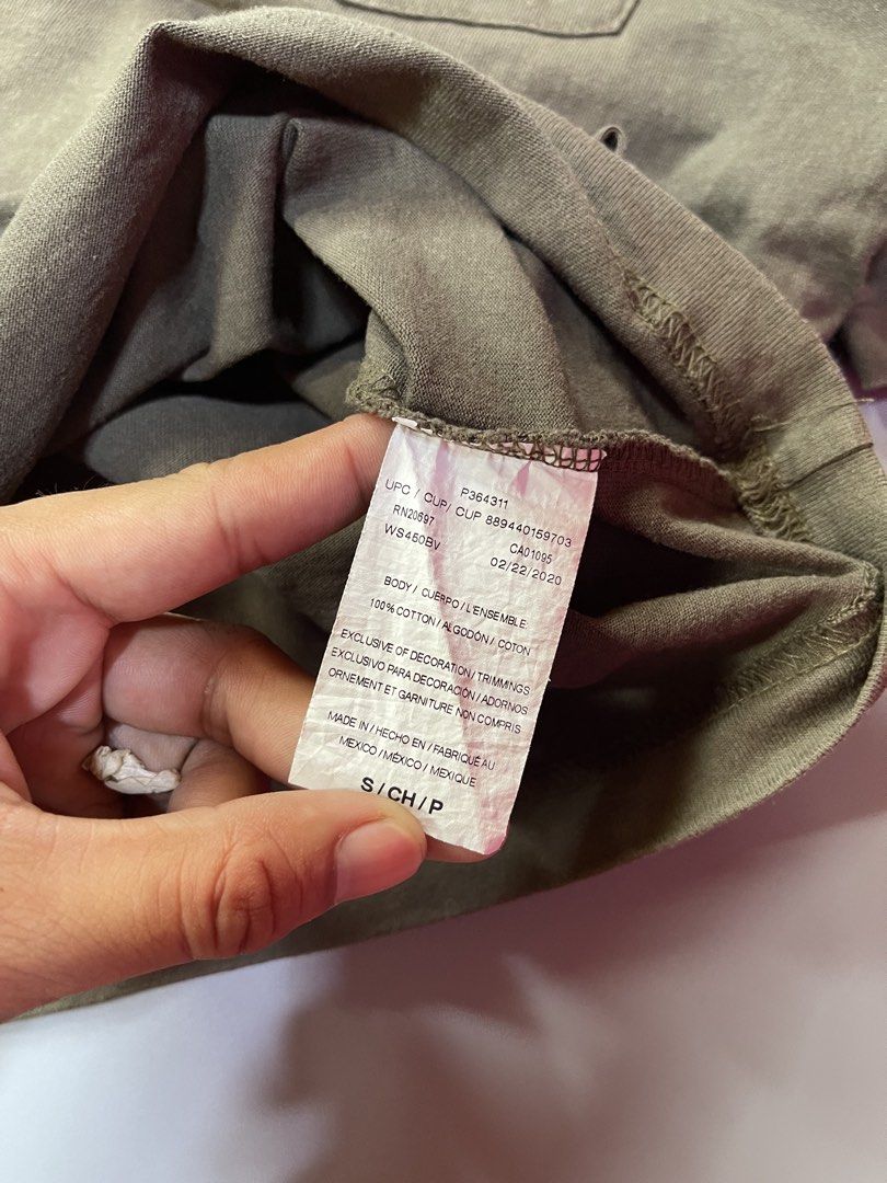 dickies shirt (Category: Formal Shirts) located in Compostela. Submitted by source_20 (Listing ID 1469888765, Image 3). Description: DCKIES SHIRT DIMES 20X28 CR 9/10 EXCELLENT CONDITION NO ISSUE 📍DAVAO DE ORO CAN SHIP VIA JNT .