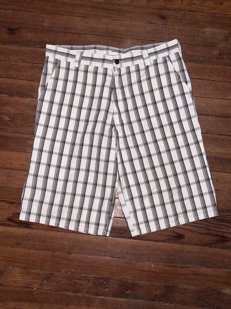 DICKIES Y2K PLAID SHORTS (Category: Shorts) located in Baguio. Submitted by naomisfaith (Listing ID 1469765429, Image 3). Description: Waist: 33-35” Length: 24” Issue: None.