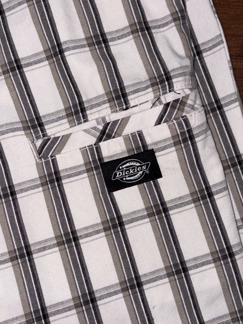 DICKIES Y2K PLAID SHORTS (Category: Shorts) located in Baguio. Submitted by naomisfaith (Listing ID 1469765429, Image 2). Description: Waist: 33-35” Length: 24” Issue: None.
