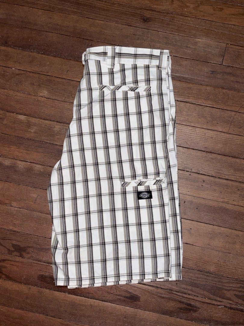 DICKIES Y2K PLAID SHORTS (Category: Shorts) located in Baguio. Submitted by naomisfaith (Listing ID 1469765429, Image 1). Description: Waist: 33-35” Length: 24” Issue: None.