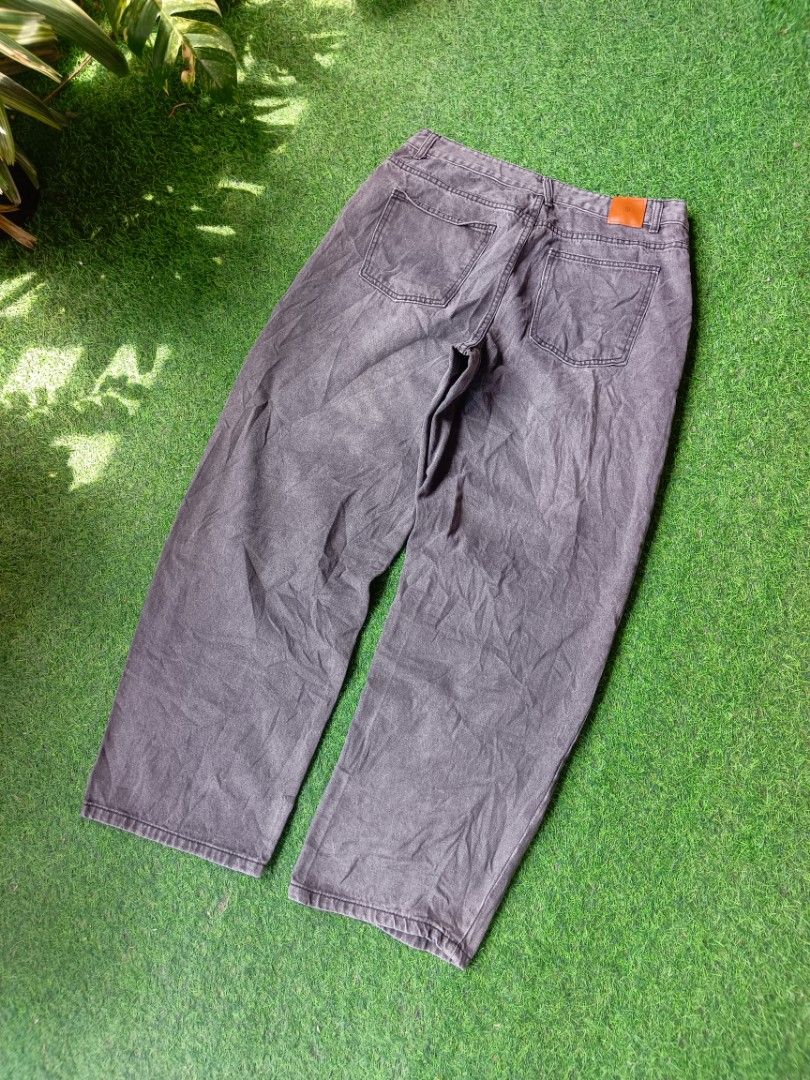 Dimitri Black baggy jeans (Category: Jeans) located in Davao. Submitted by karlito. (Listing ID 1469777312, Image 1). Description: Waist 34 Length 43 Hem 9.6 Thigh 14.5.