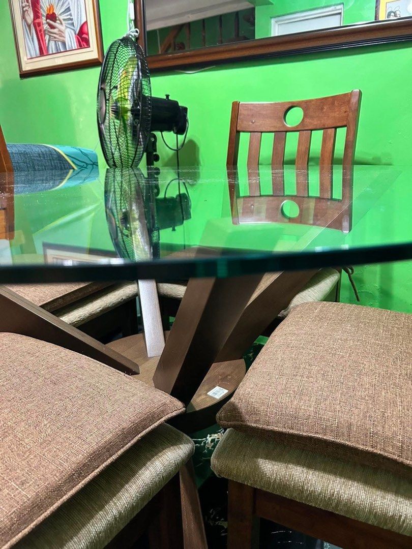 Dining Table (Category: Other Kitchenware & Tableware) located in Binan City. Submitted by fashion_claims (Listing ID 1469794191, Image 2). Description: .