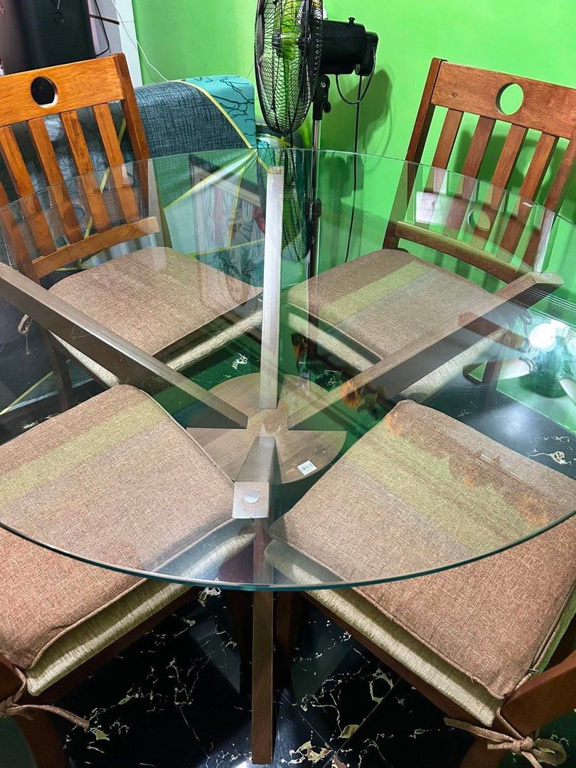 Dining Table (Category: Other Kitchenware & Tableware) located in Binan City. Submitted by fashion_claims (Listing ID 1469794191, Image 1). Description: .