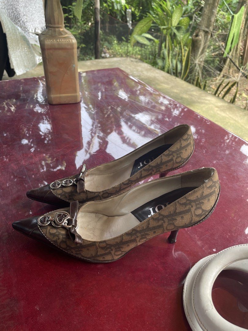 Dior bundle (Category: Luxury Bags & Wallets) located in Mambajao. Submitted by keysse1432 (Listing ID 1469778643, Image 3). Description: Bundle lady Dior and shoes kaysa 36.