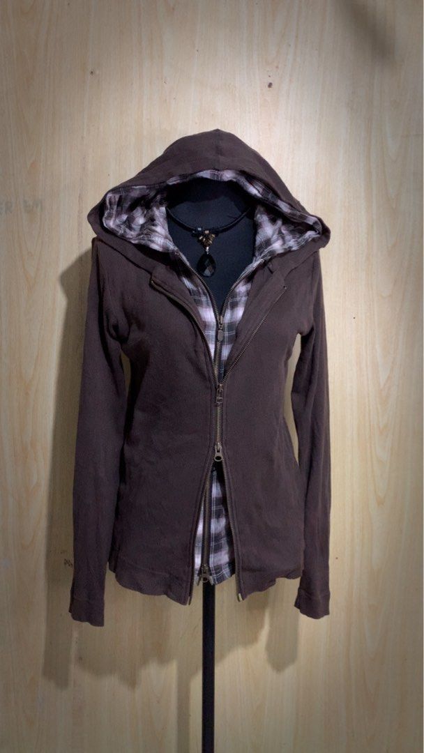 Dish layered jacket (Category: Coats, Jackets and Outerwear) located in Aloran. Submitted by cowskin_927 (Listing ID 1469904796, Image 1). Description: Dish layered jacket Size medium No flaws 18 x 26.