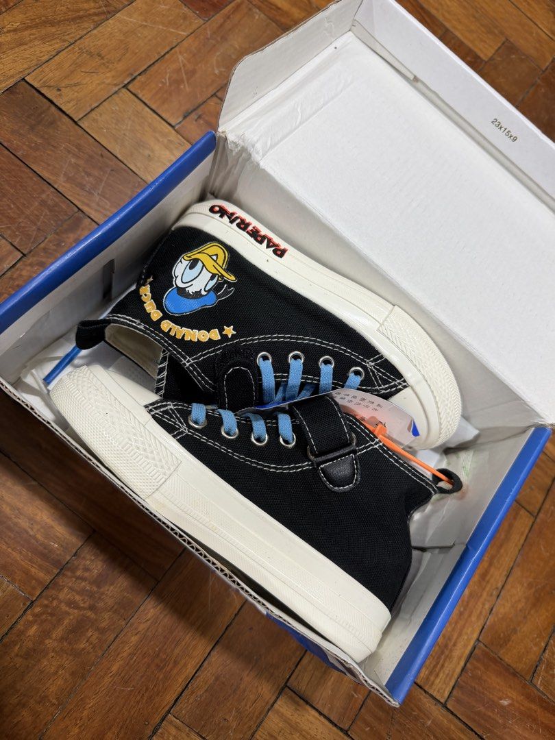 Disney Donald Duck Kids Shoes (Category: Babies & Kids Fashion) located in Pasig City. Submitted by krnflks_ (Listing ID 1469832913, Image 2). Description: Brand New Kids Shoes Disney Donald Duck Design Soft insole inside 17.5cm (insole size) Suitable for 3yrs old Brand new Pasig.