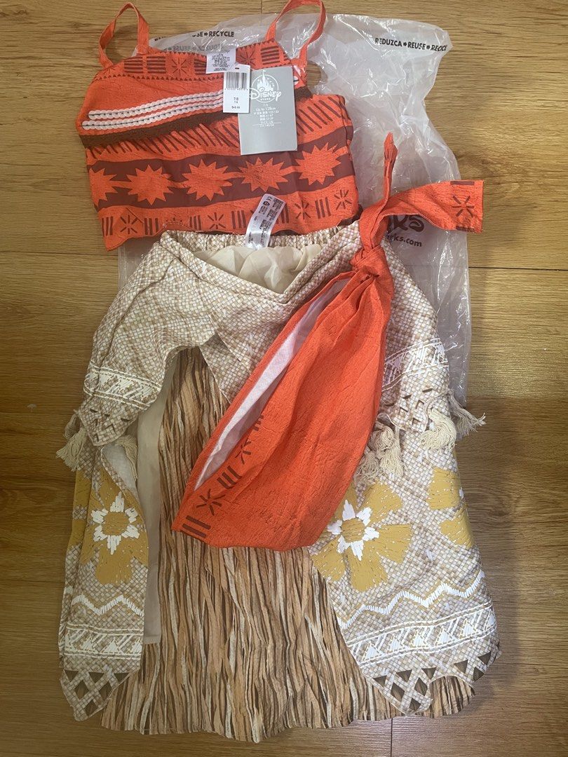 Disney Moana Costume (Category: Babies & Kids Fashion) located in Quezon City. Submitted by maxinemnl (Listing ID 1469776155, Image 3). Description: -Bought at Disney World -includes necklace -Best fits 7-8Y .