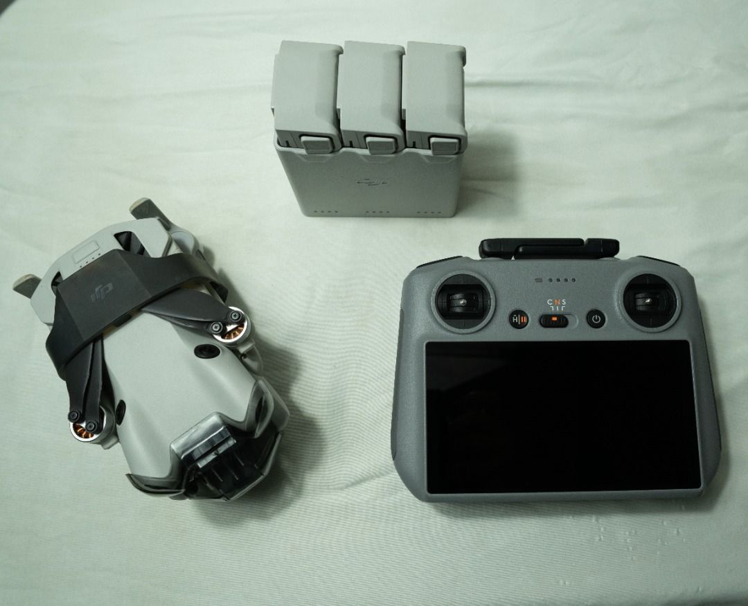 DJI Mini 4 Pro Fly More Combo (Category: Drones) located in Quezon City. Submitted by wildcoyotepictures (Listing ID 1469875267, Image 1). Description: Slightly Used Bought April 5 2025 Total Flight Time: 11 hours Complete with Box What's in the Box: • DJI Mini 4 Pro × 1 • DJI RC 2 Remote Controller × 1 • Intelligent Flight Battery Plus × 3 • Spare Propellers (Pair) × 3 • Screws × 18 • Screwdriver× 1 • Two-Way Charging Hub × 1 • Shoulder Bag × 1 