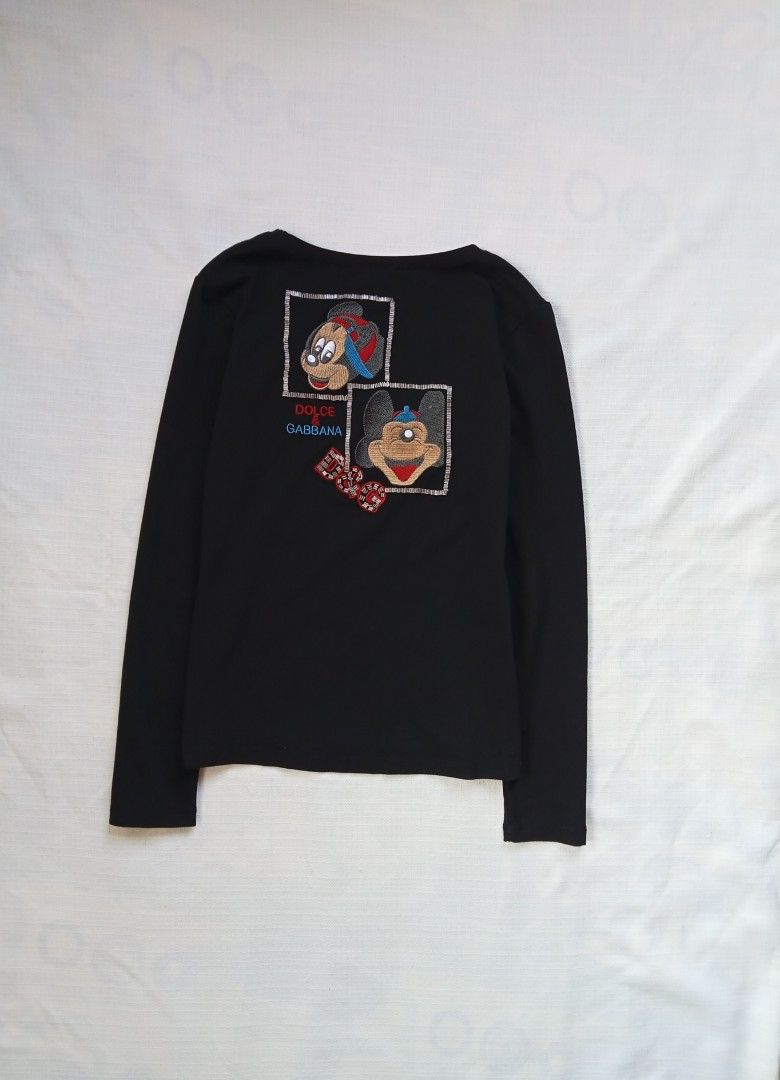 Dolce and Gabbana mickey mouse longsleeve (Category: Longsleeves) located in Bagabag. Submitted by thrift_stories96 (Listing ID 1469919399, Image 1). Description: Dolce and Gabbana mickey mouse longsleeve Large on tag fits medium Length - 22 Width - 16.5 stretch up to 18 Condition - excellent Color and cloth - 9.5/10 No flaw.