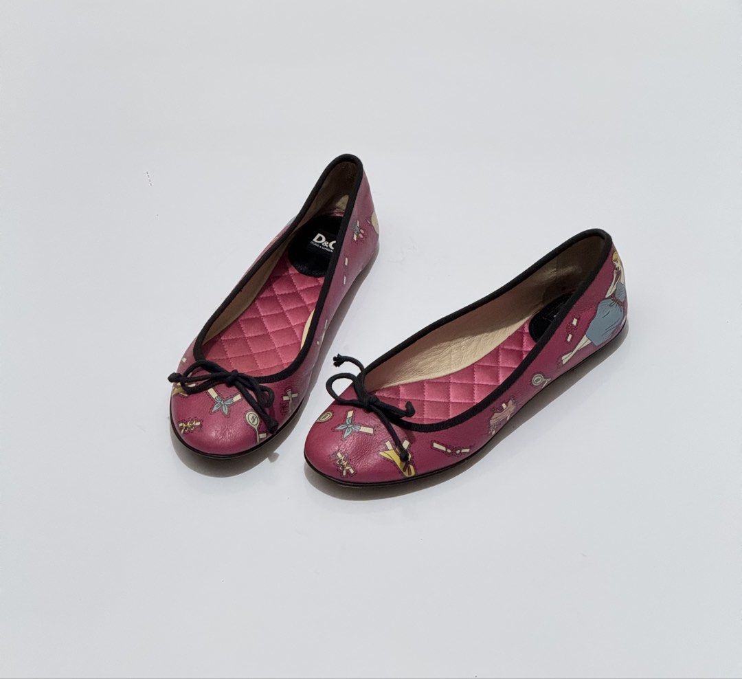 Dolce&Gabbana flats (Category: Flats & Sandals) located in Quezon City. Submitted by byuklph (Listing ID 1469927587, Image 1). Description: Authentic💯 Size36/23cm🦋 Excellent condition .