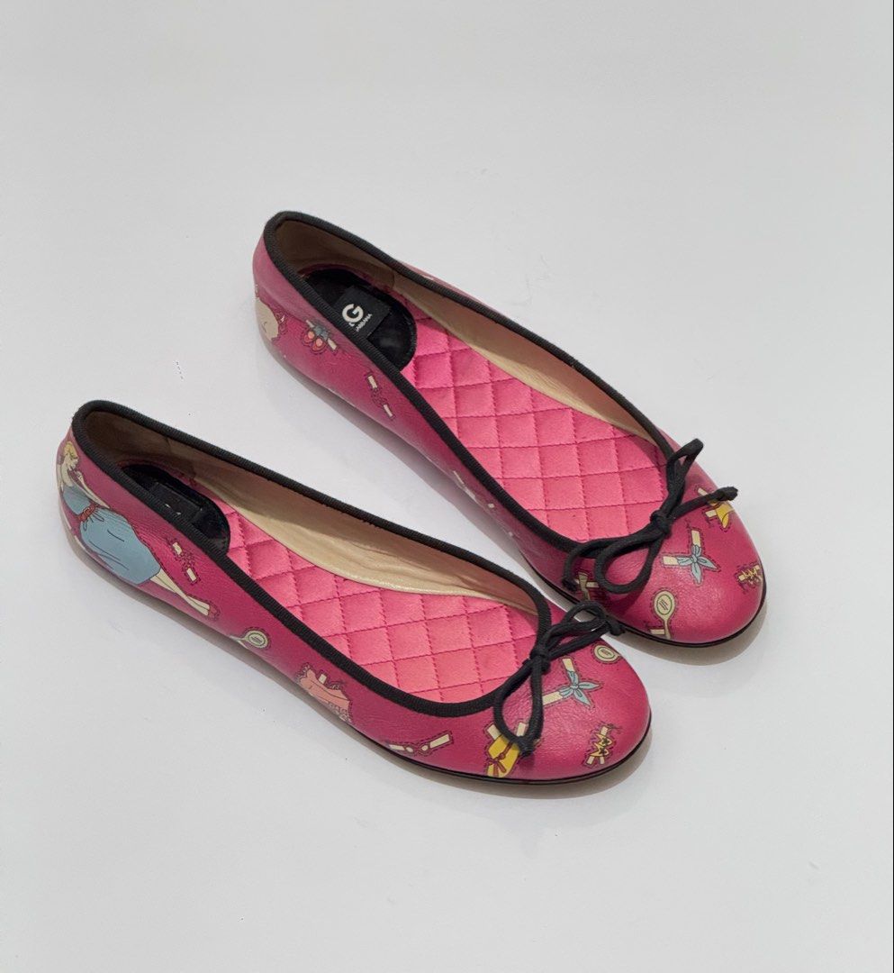 Dolce&Gabbana flats (Category: Flats & Sandals) located in Quezon City. Submitted by byuklph (Listing ID 1469927587, Image 3). Description: Authentic💯 Size36/23cm🦋 Excellent condition .