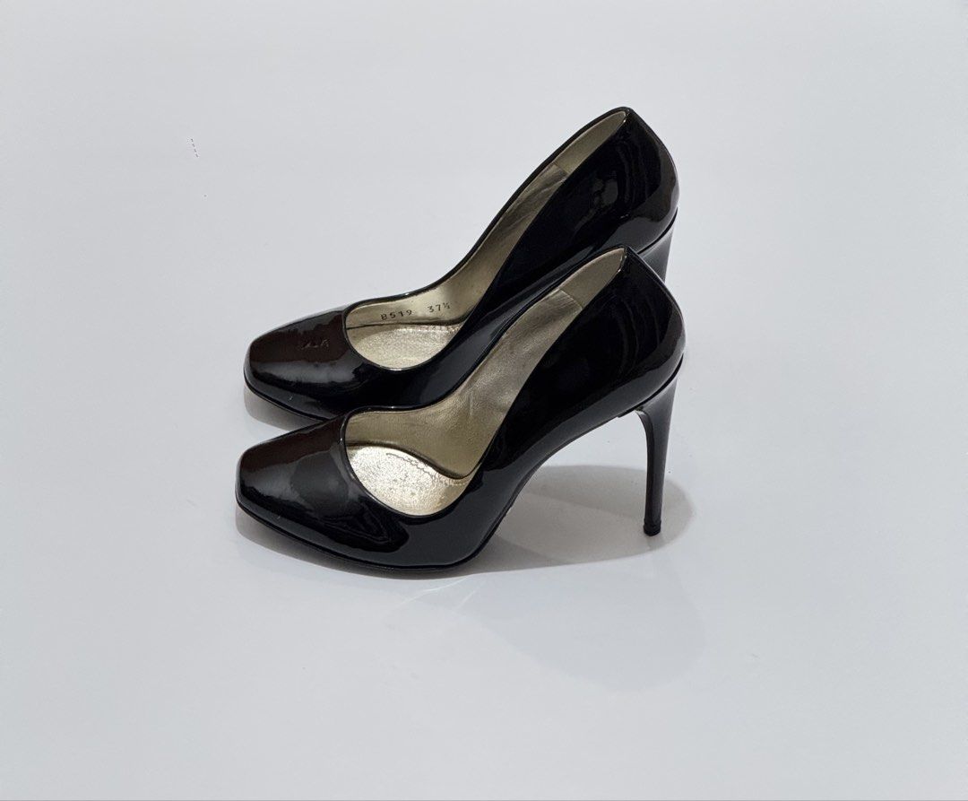 Dolce&Gabbana heels (Category: Heels) located in Quezon City. Submitted by byuklph (Listing ID 1469926948, Image 2). Description: Authentic💯 Size37.5/24cm🦋 Excellent condition .