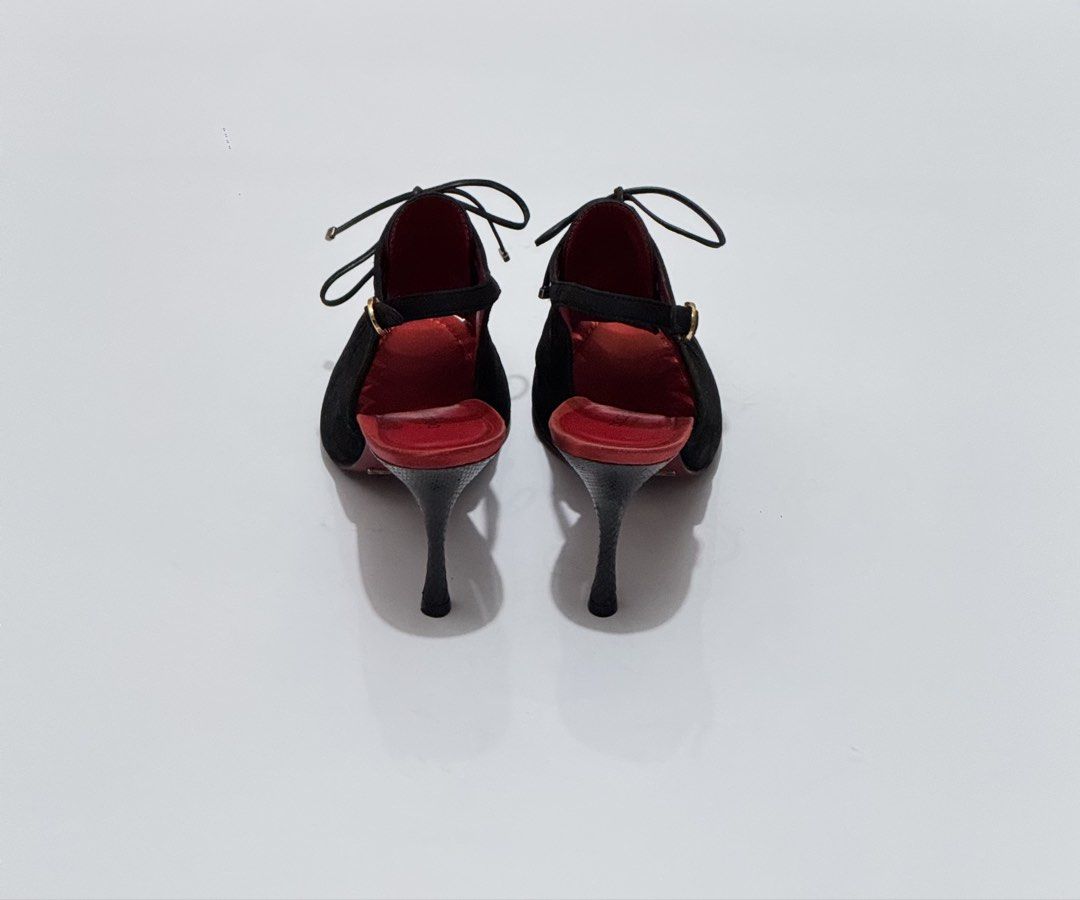 Dolce&Gabbana heels (Category: Heels) located in Quezon City. Submitted by byuklph (Listing ID 1469927938, Image 3). Description: Authentic 💯 Size37.5/24cm🦋 Excellent condition .