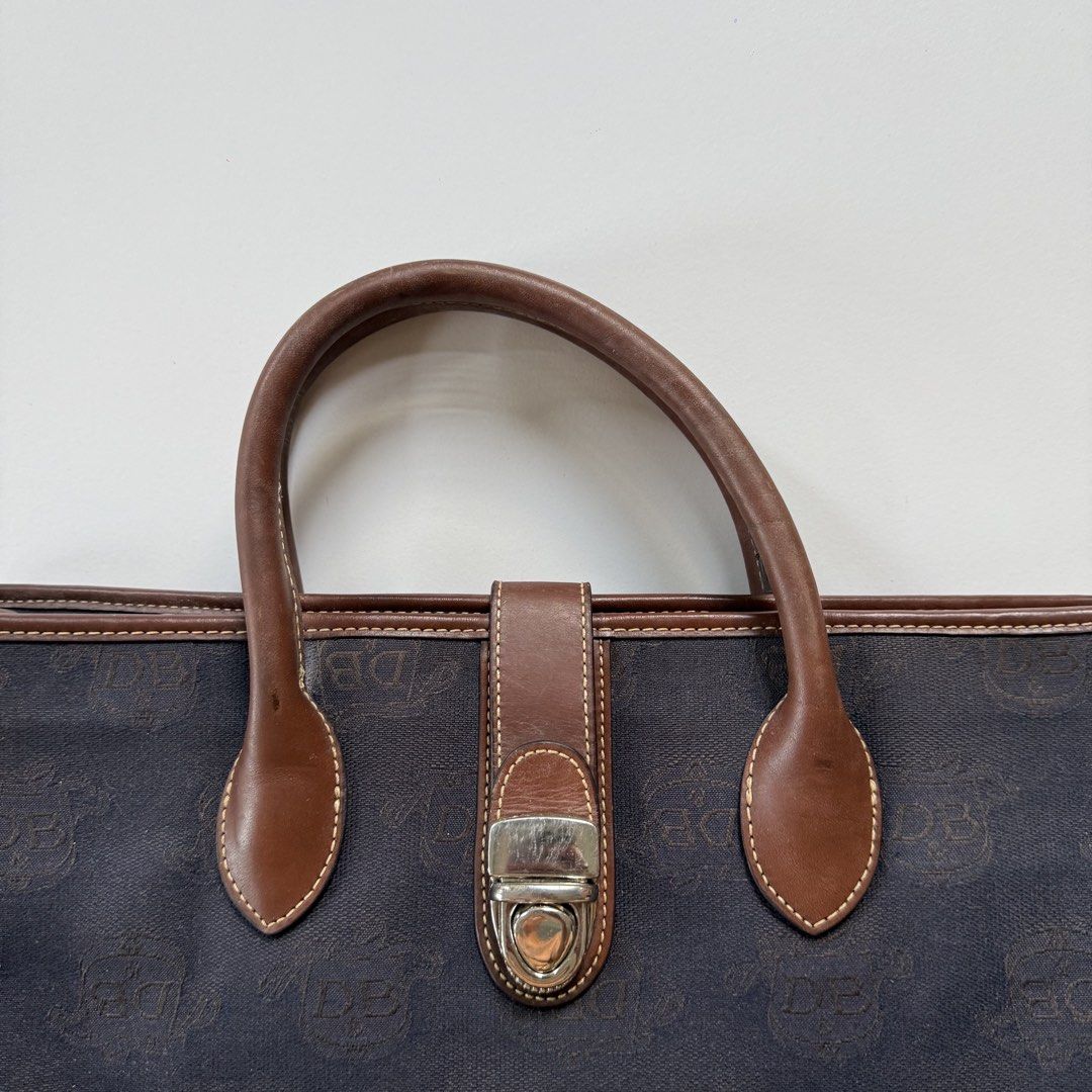 Dooney bourke signature midnight blue (Category: Shoulder Bags) located in Cavite. Submitted by kalebfindsluxs (Listing ID 1469898815, Image 3). Description: Dooney bourke signature midnight blue Good Sign of usage Scratches rubs Check details - 1500 + sf Loc cavite Jnt / lalamove .