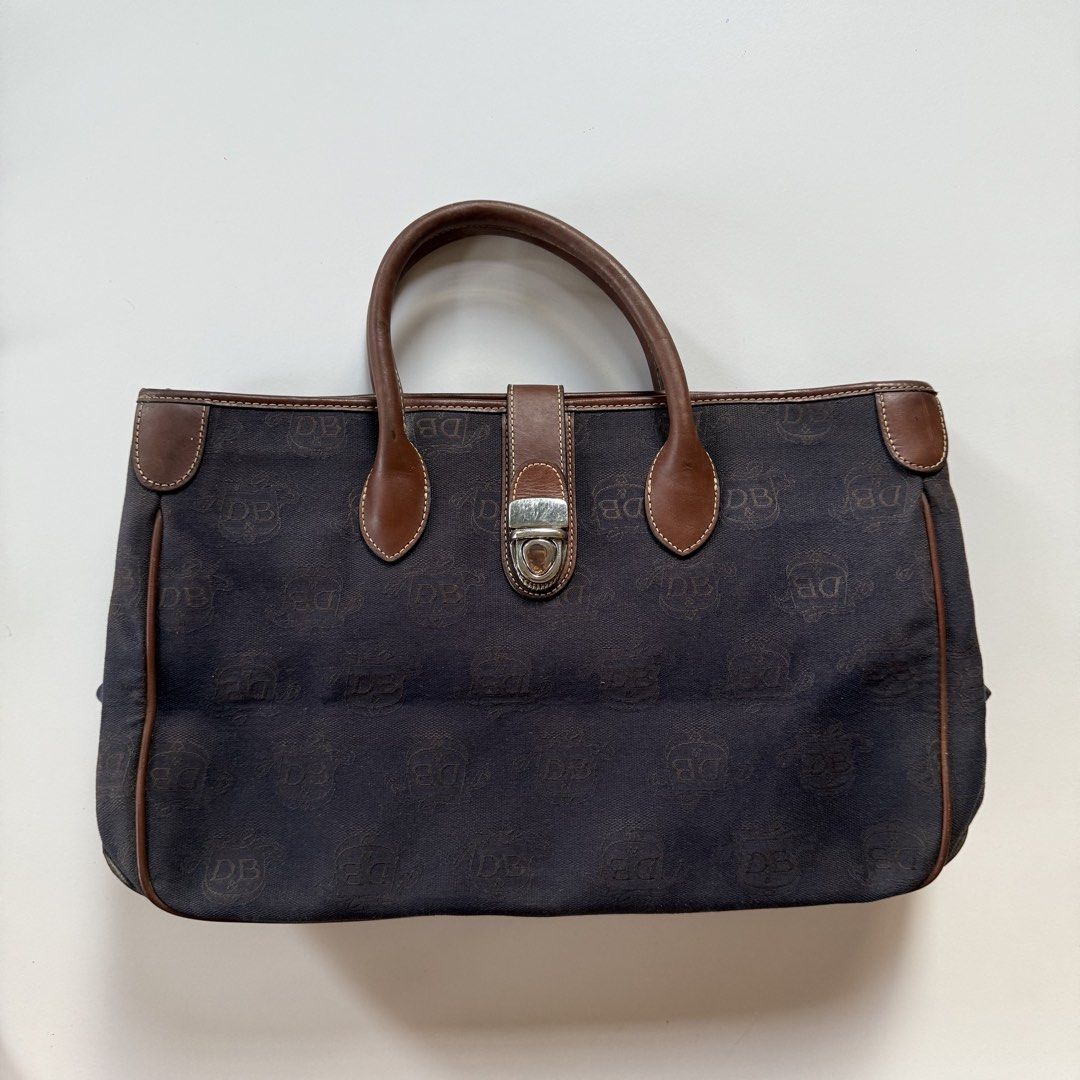 Dooney bourke signature midnight blue (Category: Shoulder Bags) located in Cavite. Submitted by kalebfindsluxs (Listing ID 1469898815, Image 1). Description: Dooney bourke signature midnight blue Good Sign of usage Scratches rubs Check details - 1500 + sf Loc cavite Jnt / lalamove .