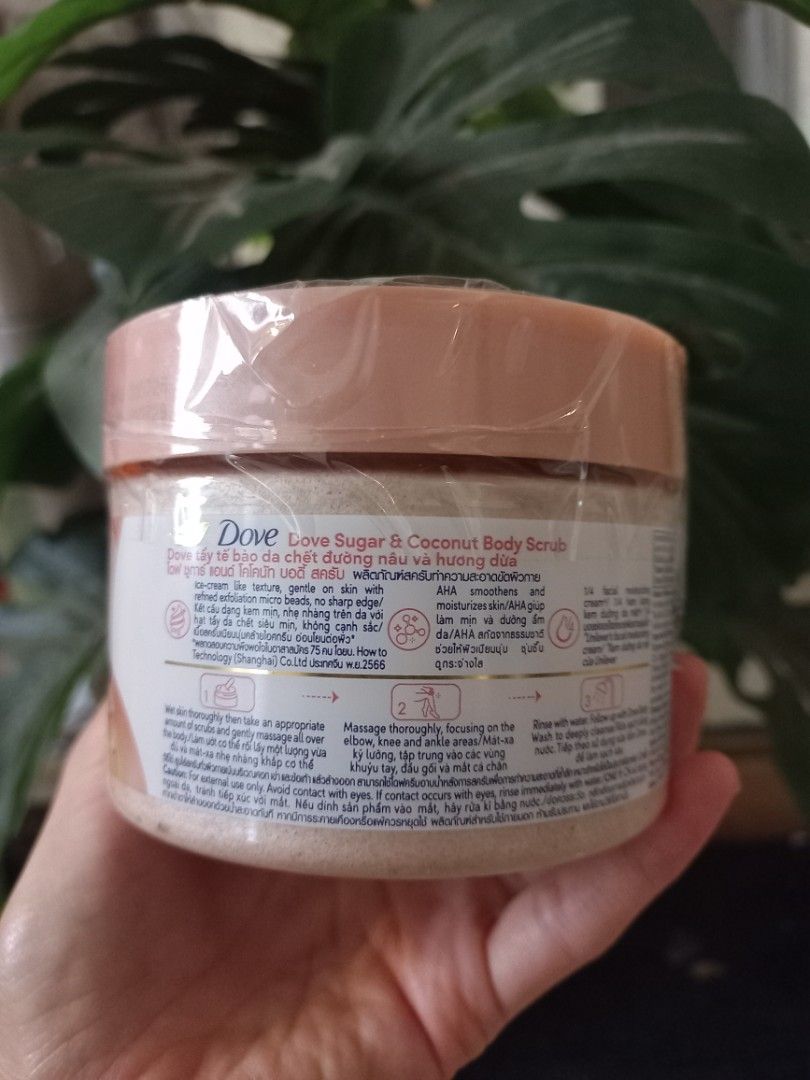 Dove Sugar & Coconut Body Scrub with AHA (Category: Body Care) located in Quezon City. Submitted by vettylafea (Listing ID 1469800387, Image 2). Description: Binigay lang sa akin but i have contact dermatitis at bawal po ako sa mga scented body wash or scrubs. Sayang naman kung matambak lang.🙂.