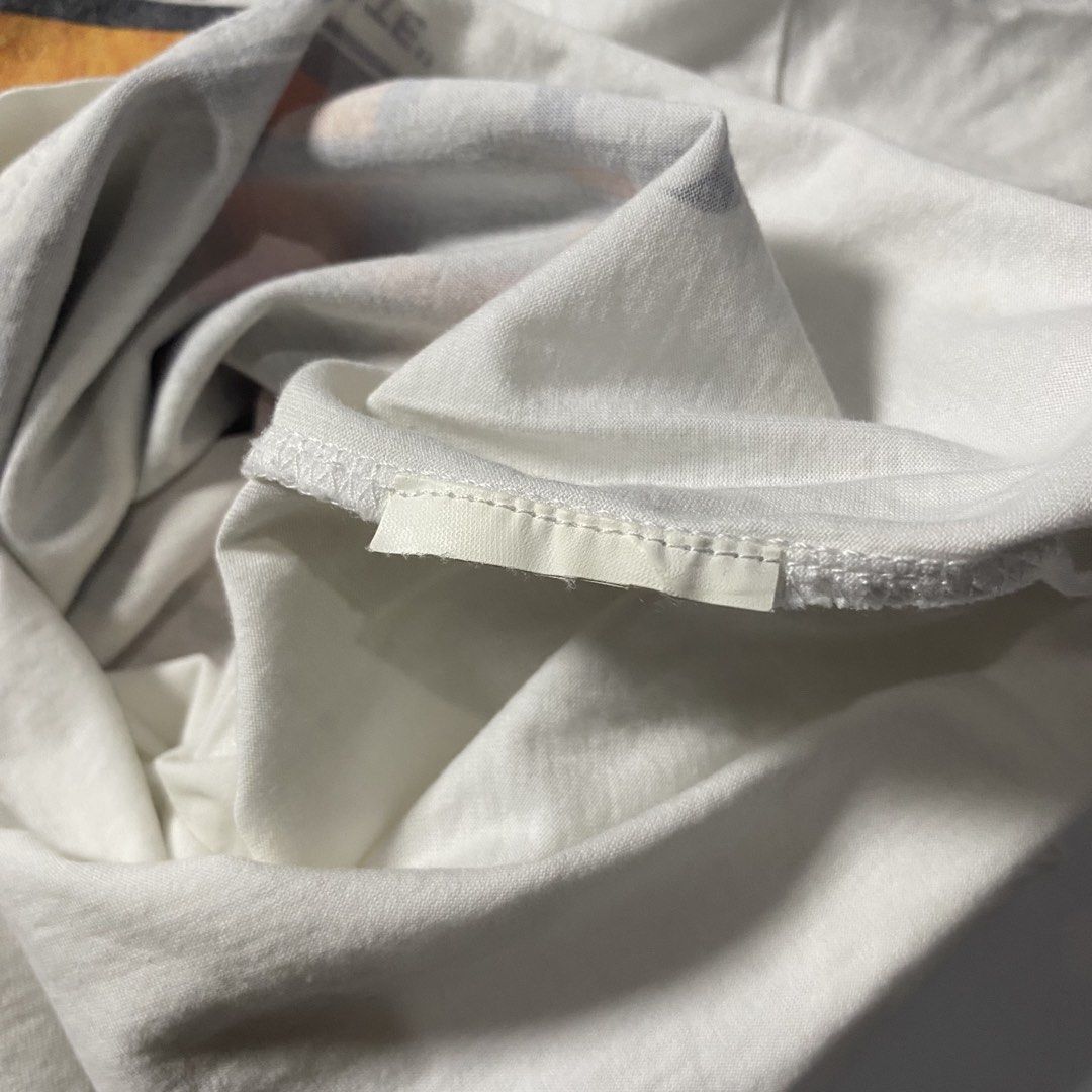 Dsquared Bruce Lee (Category: Formal Shirts) located in Batad. Submitted by .dresshttps (Listing ID 1469830707, Image 3). Description: 19 x 26 Cut washtag Excellent No major flaws.